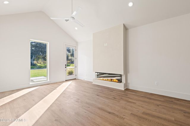 100 La Rue Malaga, Broussard, LA 70518