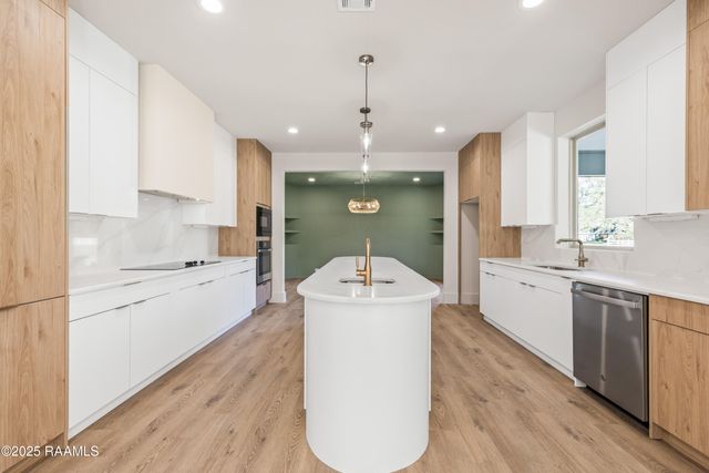 100 La Rue Malaga, Broussard, LA 70518