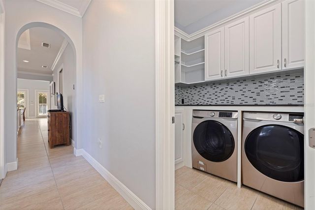 6101 YEATS MANOR DRIVE, Tampa, FL 33616