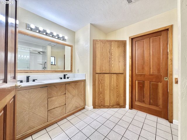 89237 SHEFFLER Rd, Elmira, OR 97437