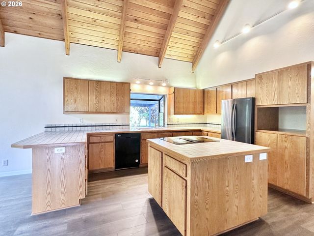 89237 SHEFFLER Rd, Elmira, OR 97437