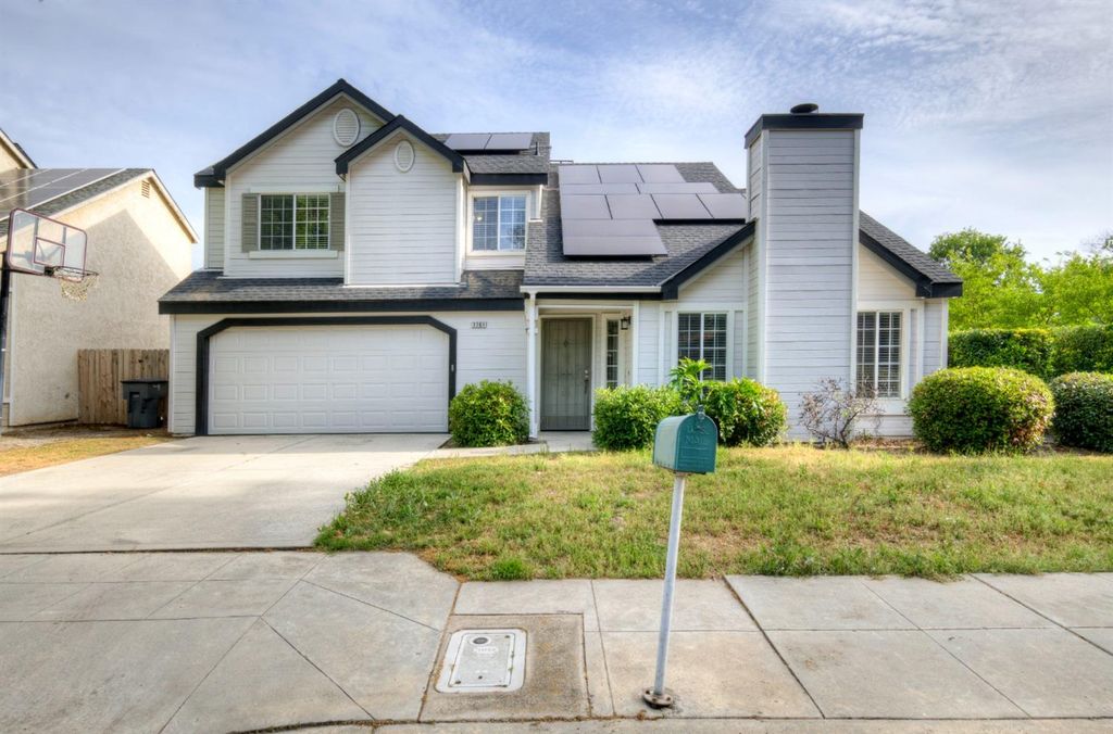 1761 E Jordan Avenue, Fresno, CA 93720