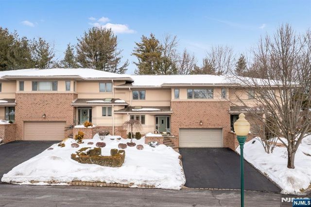 19 Fox Run Road, Allendale, NJ 07401