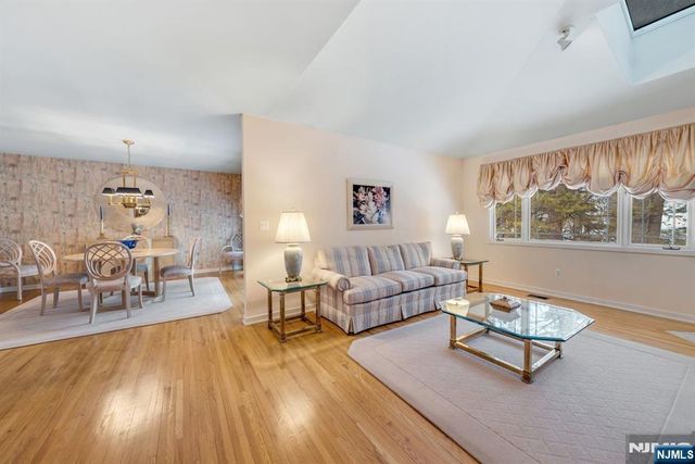 19 Fox Run Road, Allendale, NJ 07401