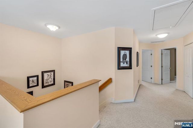 19 Fox Run Road, Allendale, NJ 07401