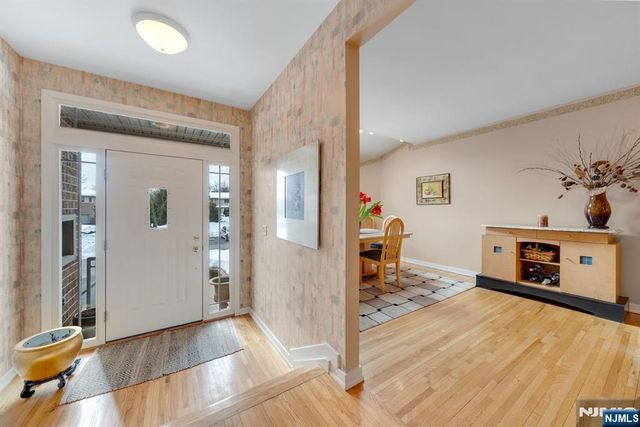 19 Fox Run Road, Allendale, NJ 07401