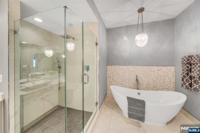 19 Fox Run Road, Allendale, NJ 07401