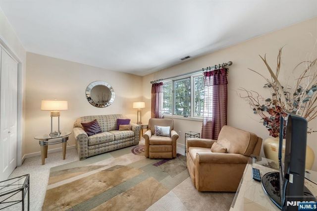 19 Fox Run Road, Allendale, NJ 07401