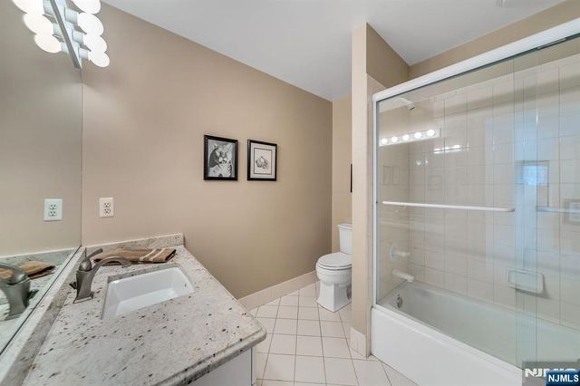 19 Fox Run Road, Allendale, NJ 07401