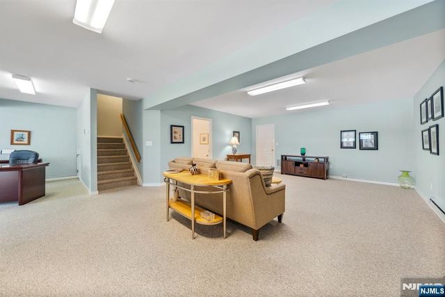 19 Fox Run Road, Allendale, NJ 07401