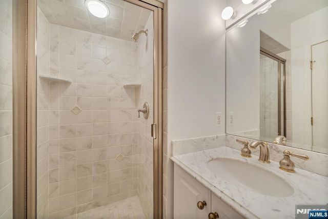 19 Fox Run Road, Allendale, NJ 07401