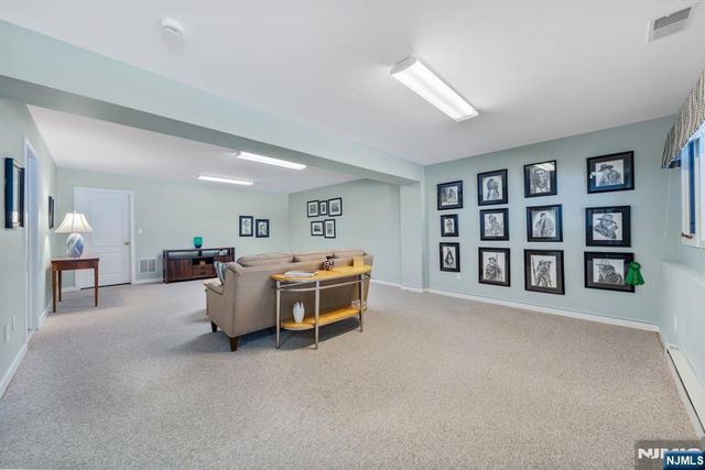 19 Fox Run Road, Allendale, NJ 07401