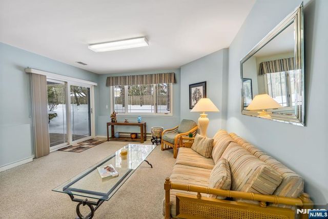 19 Fox Run Road, Allendale, NJ 07401