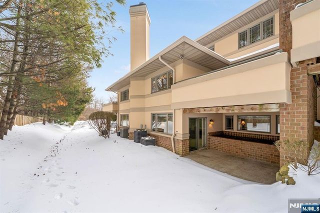 19 Fox Run Road, Allendale, NJ 07401