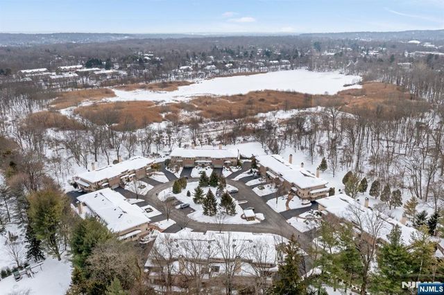 19 Fox Run Road, Allendale, NJ 07401