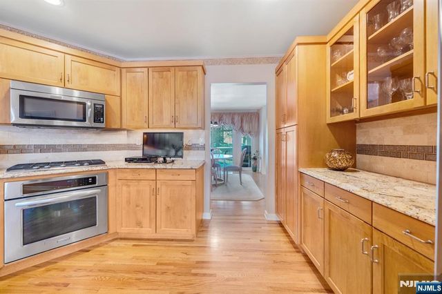 19 Fox Run Road, Allendale, NJ 07401