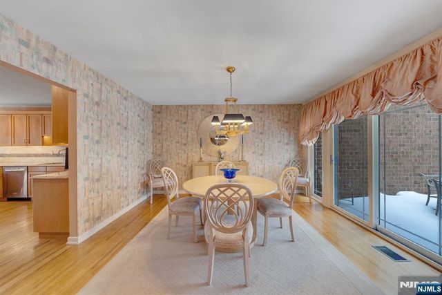 19 Fox Run Road, Allendale, NJ 07401