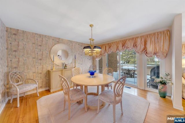 19 Fox Run Road, Allendale, NJ 07401