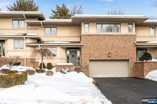 19 Fox Run Road, Allendale, NJ 07401