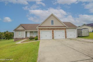 74 Jaylin Oaks Drive, Spring Lake, NC 28390