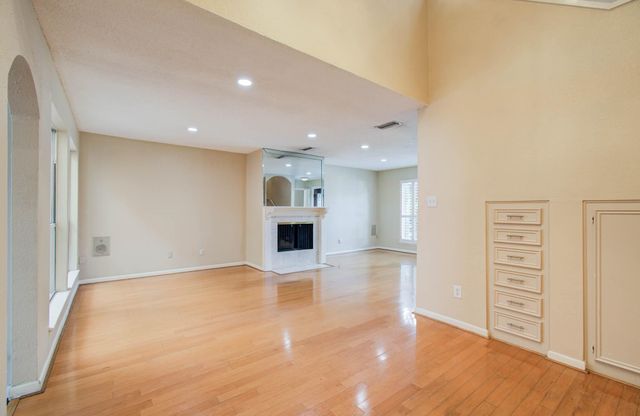 5230 Woodlawn Place, Bellaire, TX 77401