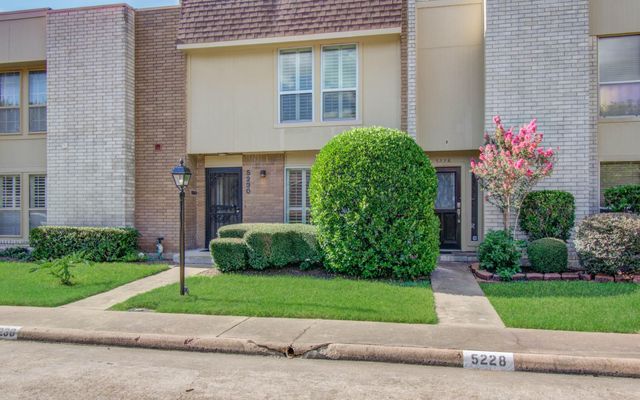 5230 Woodlawn Place, Bellaire, TX 77401