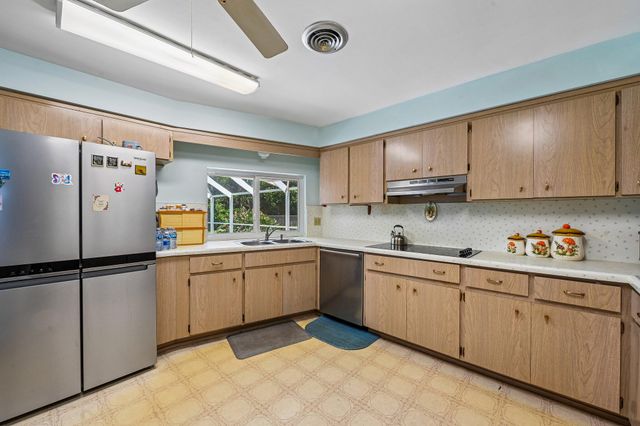 804 SE 16th Court, Deerfield Beach, FL 33441
