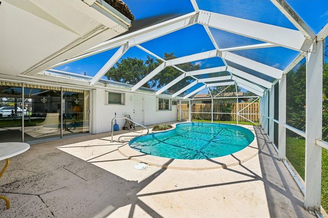 804 SE 16th Court, Deerfield Beach, FL 33441