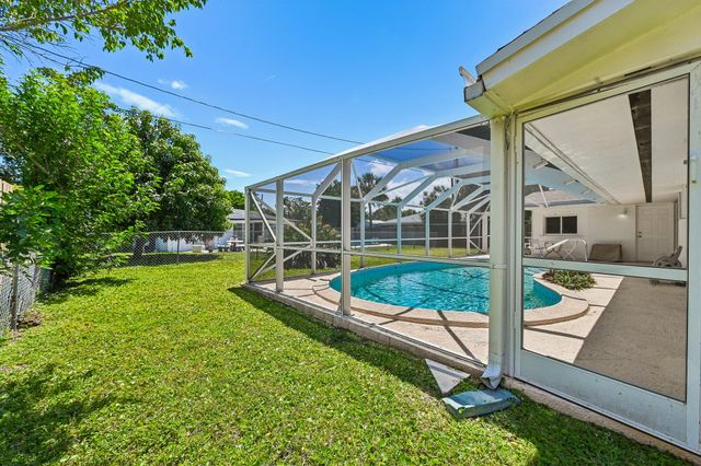 804 SE 16th Court, Deerfield Beach, FL 33441