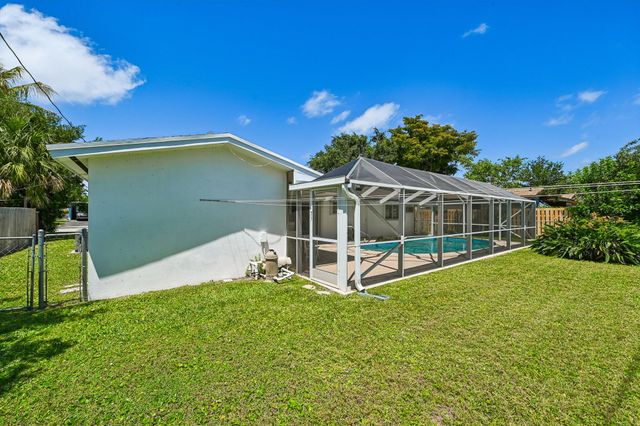 804 SE 16th Court, Deerfield Beach, FL 33441