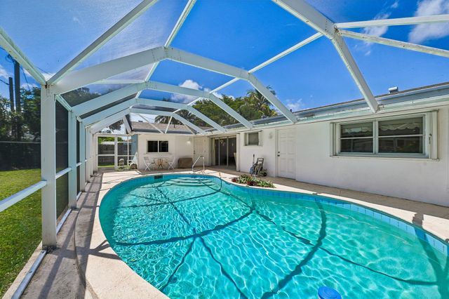 804 SE 16th Court, Deerfield Beach, FL 33441
