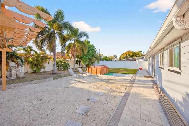 5235 40TH STREET S, St Petersburg, FL 33711