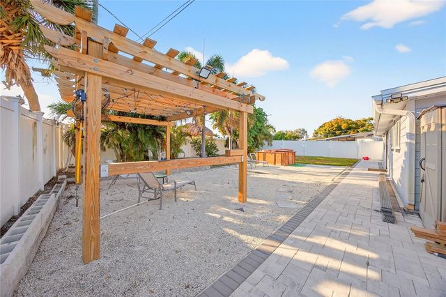 5235 40TH STREET S, St Petersburg, FL 33711
