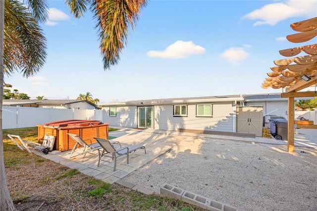 5235 40TH STREET S, St Petersburg, FL 33711