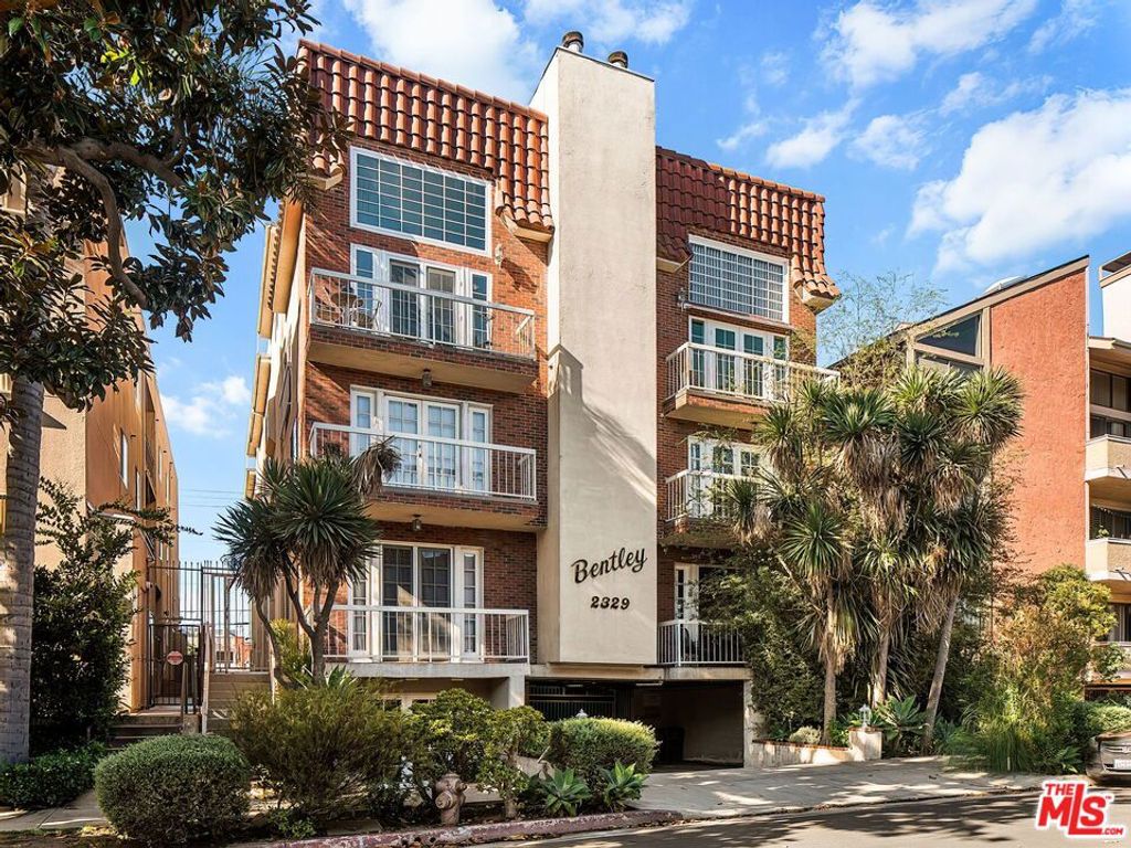2329 S Bentley Avenue 101, Los Angeles, CA 90064 — exterior