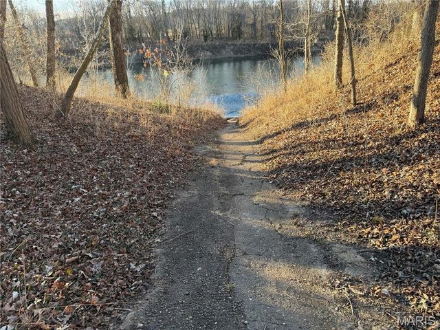 7221 N Shore Drive, Robertsville, MO 63072