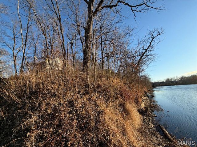 7221 N Shore Drive, Robertsville, MO 63072