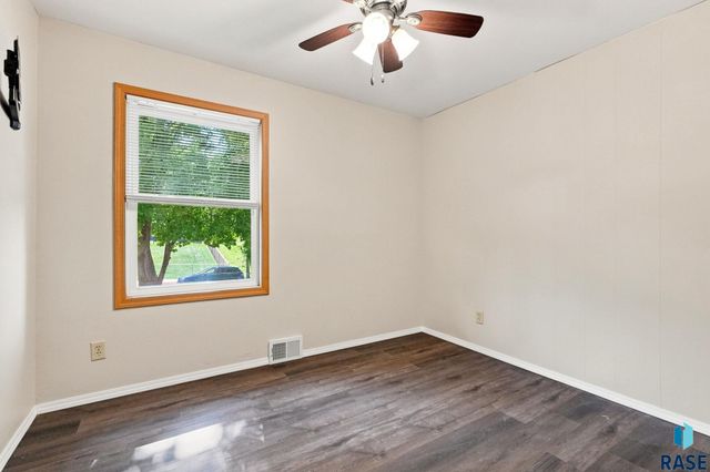 817 S Foster Ave Avenue, Sioux Falls, SD 57103