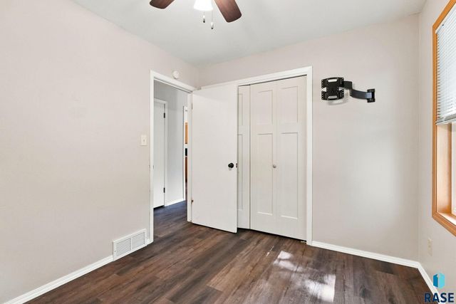 817 S Foster Ave Avenue, Sioux Falls, SD 57103