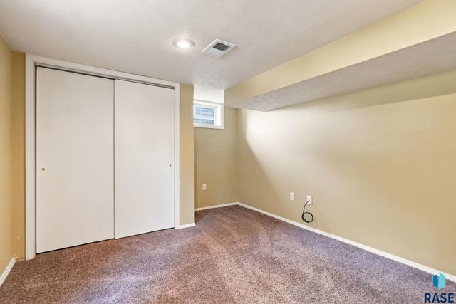 817 S Foster Ave Avenue, Sioux Falls, SD 57103
