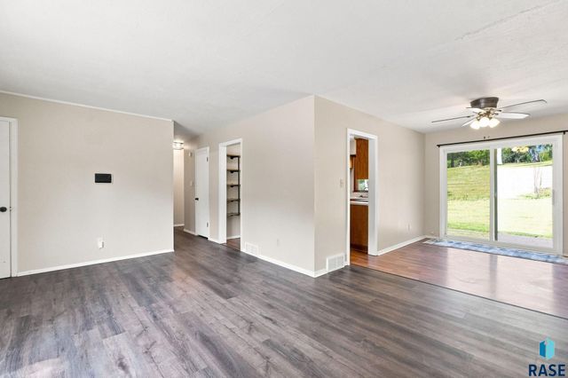 817 S Foster Ave Avenue, Sioux Falls, SD 57103