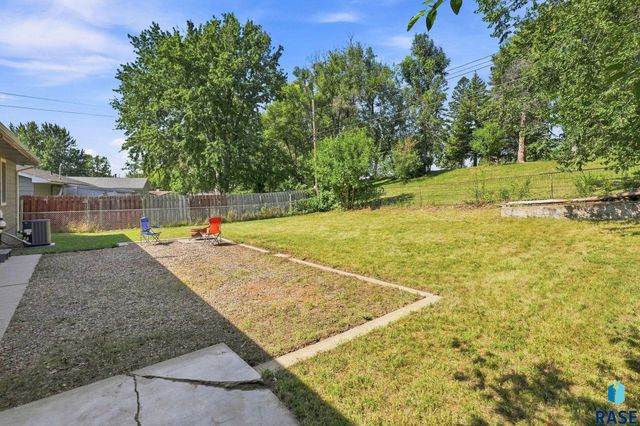 817 S Foster Ave Avenue, Sioux Falls, SD 57103