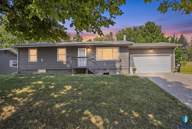 817 S Foster Ave Avenue, Sioux Falls, SD 57103