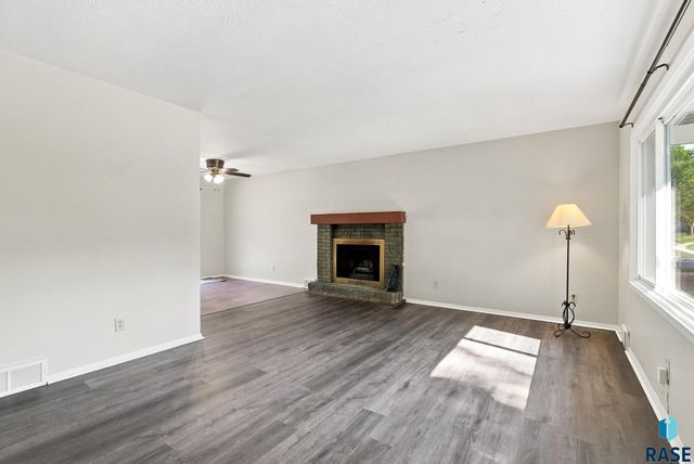817 S Foster Ave Avenue, Sioux Falls, SD 57103