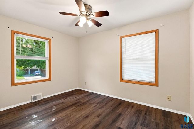817 S Foster Ave Avenue, Sioux Falls, SD 57103