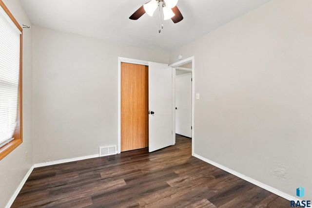 817 S Foster Ave Avenue, Sioux Falls, SD 57103