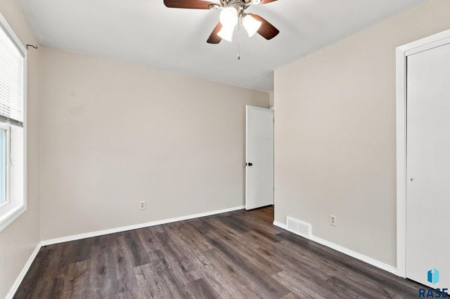 817 S Foster Ave Avenue, Sioux Falls, SD 57103