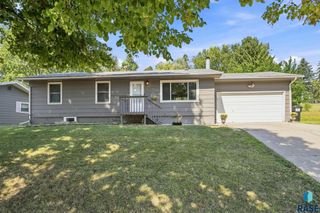 817 S Foster Ave Avenue, Sioux Falls, SD 57103