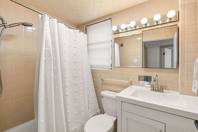 566 Proctor Ave, Revere, MA 02151