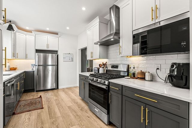 566 Proctor Ave, Revere, MA 02151
